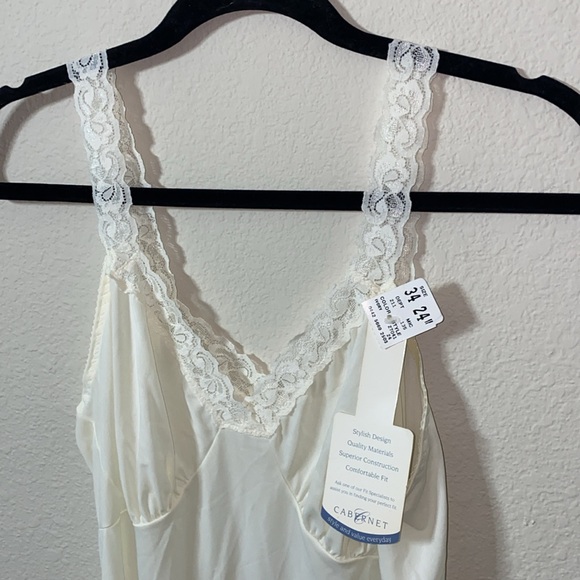 Cabernet Other - 🌵NWT Vintage Elegant Lace-Trimmed IvoryNightgown!
